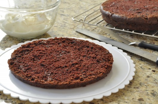 Slicing the cake layers