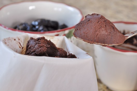 Fill a piping bag with the ganache