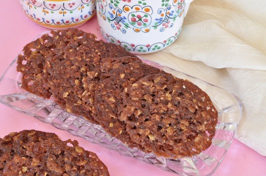 Pumpernickel Oat Crisps